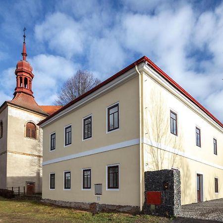 Hotel Penzion Fara Pod Milesovkou Velemin Exterior foto