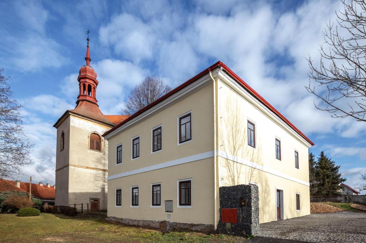 Hotel Penzion Fara Pod Milesovkou Velemin Exterior foto