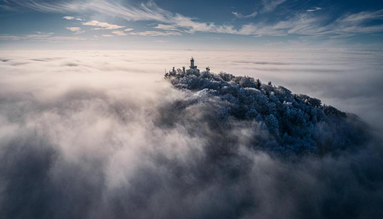 Hotel Penzion Fara Pod Milesovkou Velemin Exterior foto